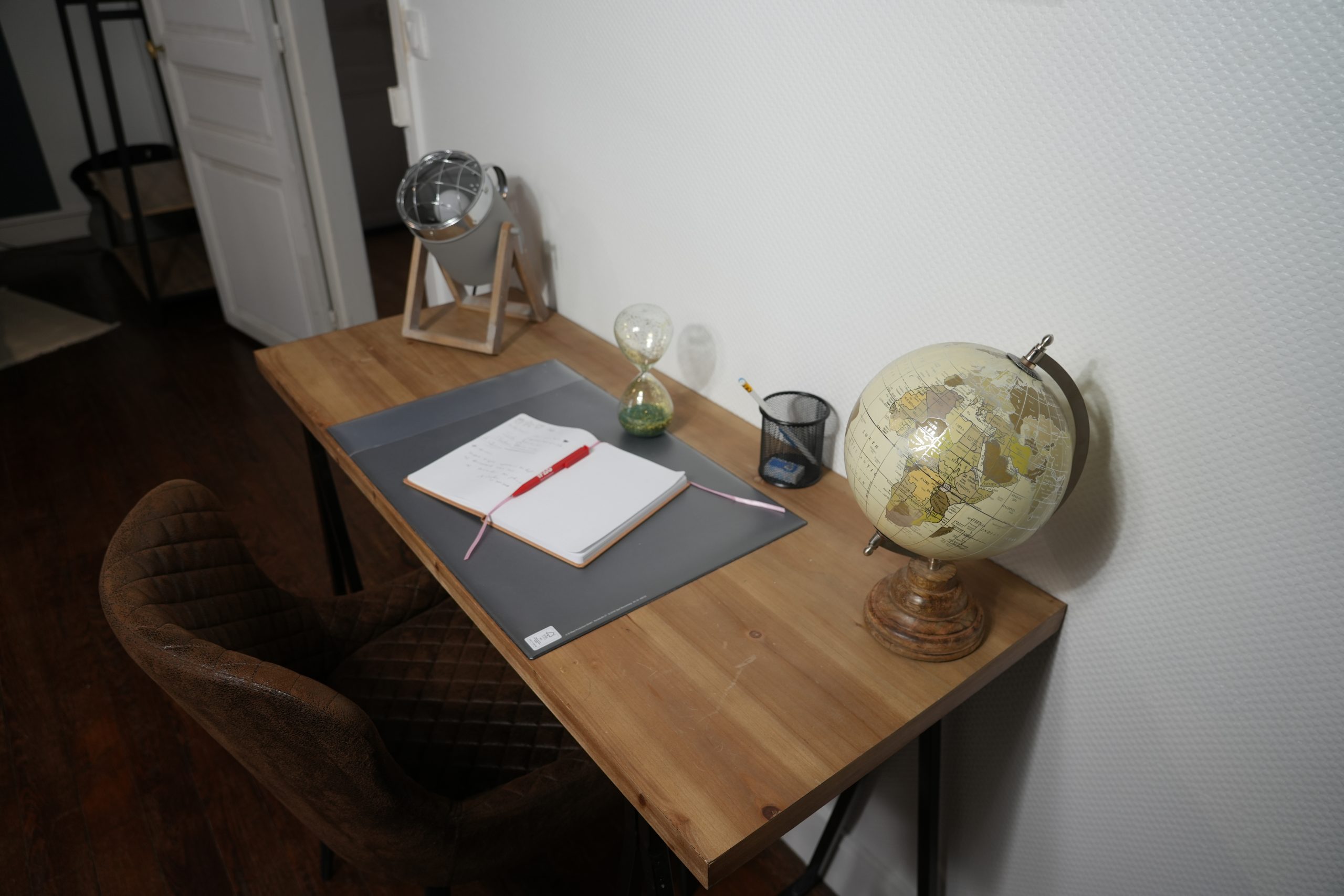 ESPACE DE TRAVAIL AVEC BUREAU